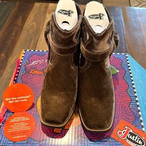 NWT- Justin Brown Velvet Boots